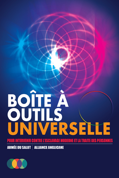 Page couverture de la boîte à outils universelle de l’Armée du Salut sur l’intervention en matière d’esclavage moderne et de traite de personnes. L’image se compse de spirales de couleur bleue et mauve.